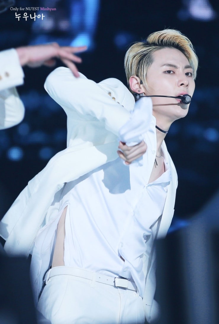 어제자 드콘 옆구리 터진 아이돌.jpg | 인스티즈